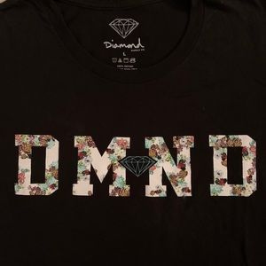 EUC Diamond Supply black tee w/floral design, L
